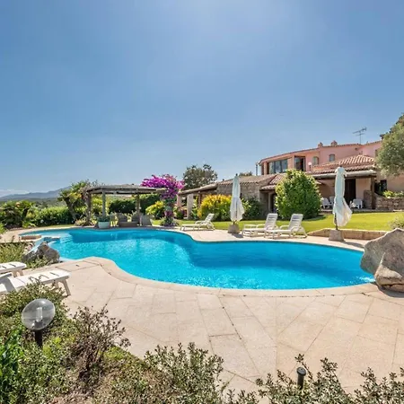 Cala Di Volpe 5br וילה אביאדורי
